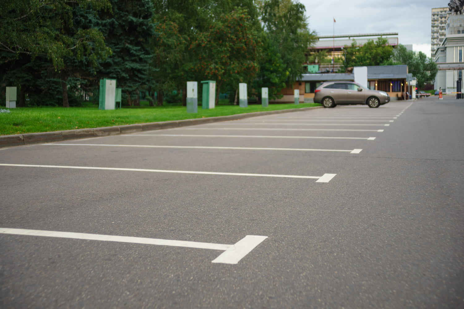 Large-scale parking lot paving in Toronto